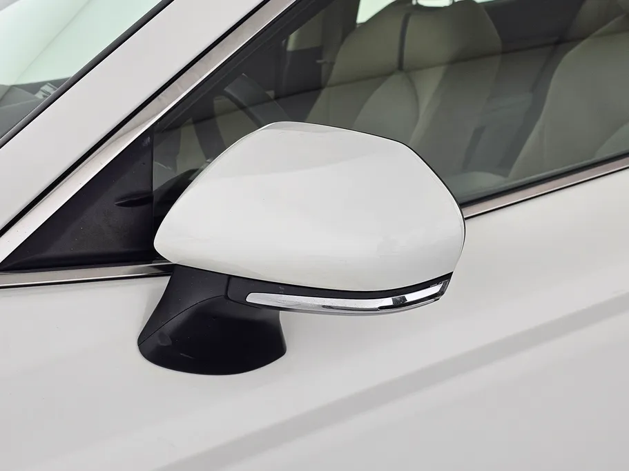 تويوتا كامري LE 2023 