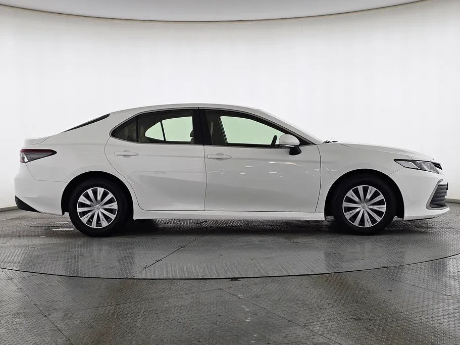 تويوتا كامري LE 2023 