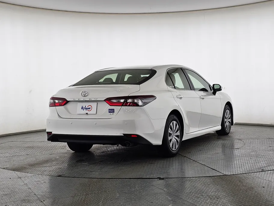 تويوتا كامري LE 2023 