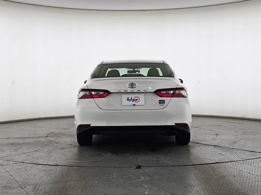 تويوتا كامري LE 2023 