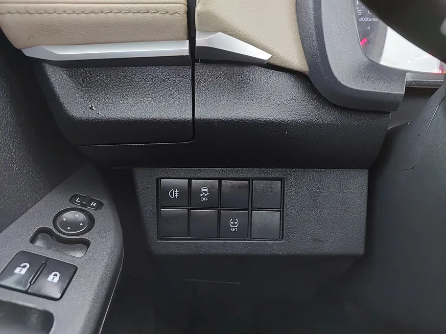 2024 Toyota Yaris  Y 