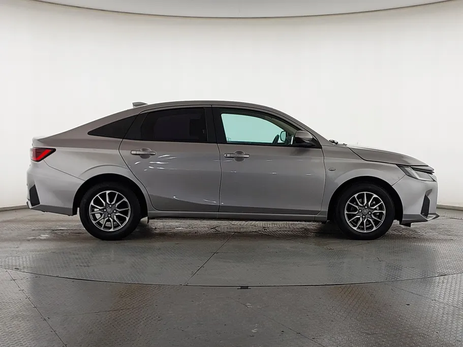 2024 Toyota Yaris  Y 