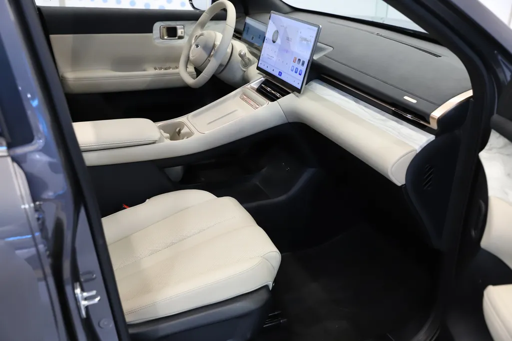 شفروليه كابتيفا PHEV Premier 2026 