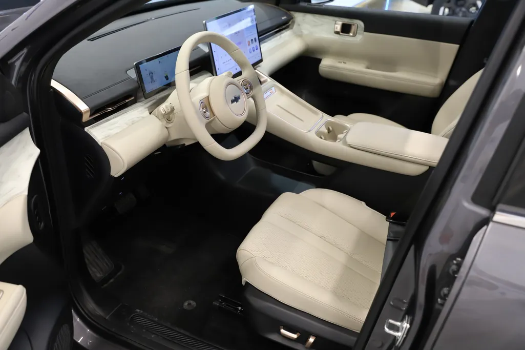 شفروليه كابتيفا PHEV Premier 2026 