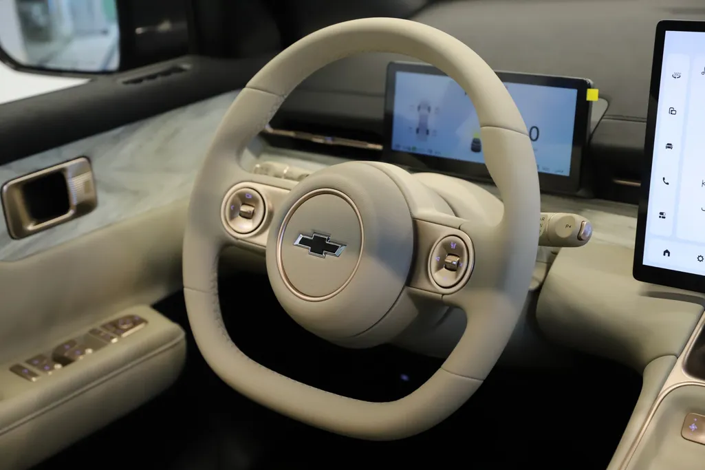 شفروليه كابتيفا PHEV Premier 2026 