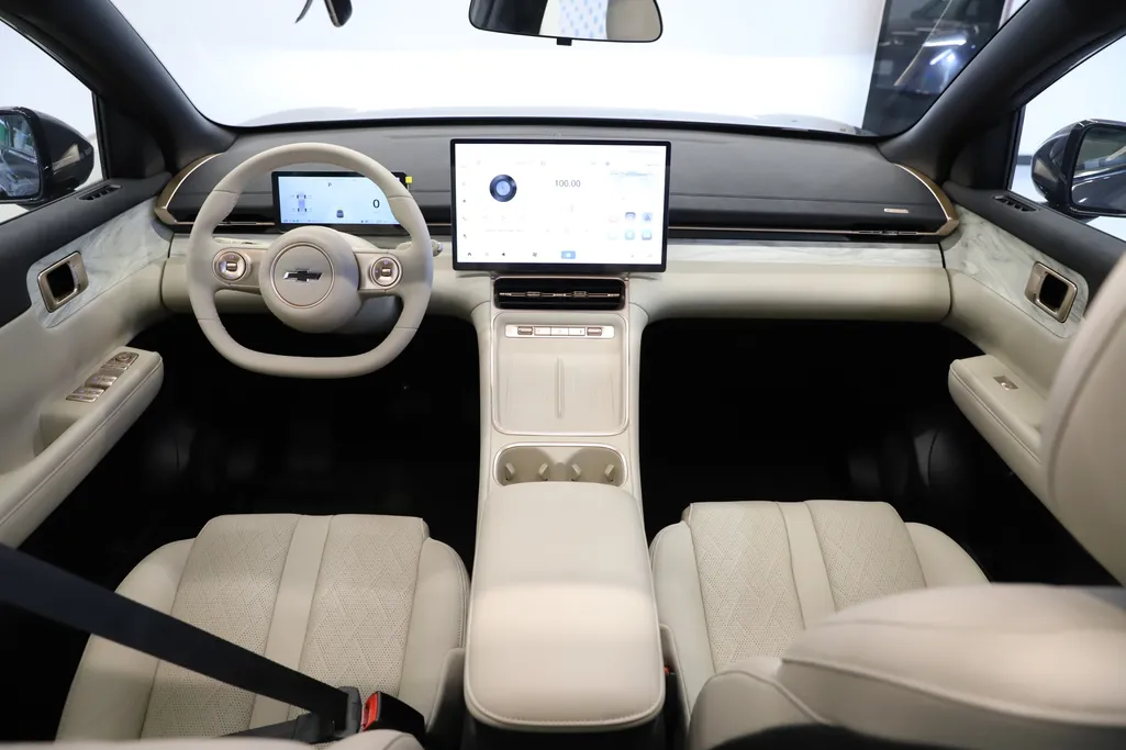 شفروليه كابتيفا PHEV Premier 2026 