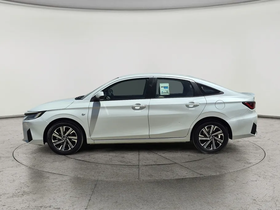 2024 Toyota Yaris  Y Plus 