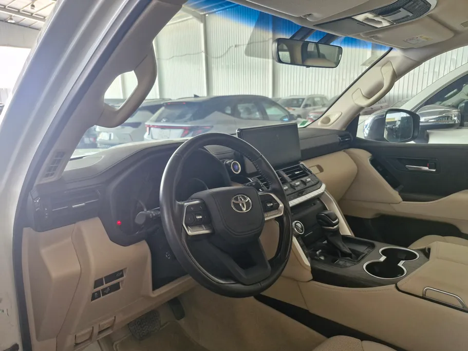تويوتا لاندكروزر VXR 2023 