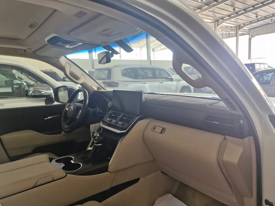 تويوتا لاندكروزر VXR 2023 