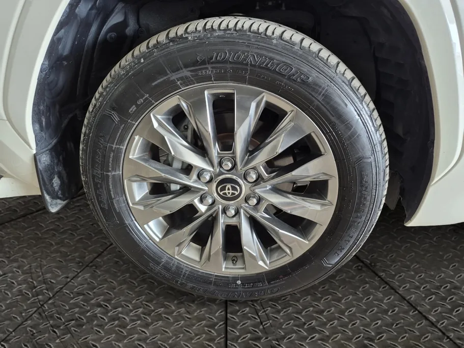 2023 Toyota Land Cruiser VX 