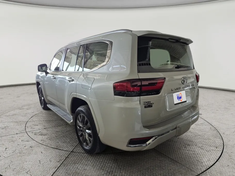 2023 Toyota Land Cruiser VX 