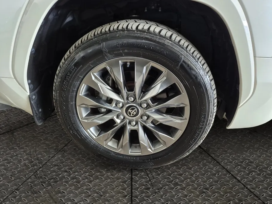 2023 Toyota Land Cruiser VX 