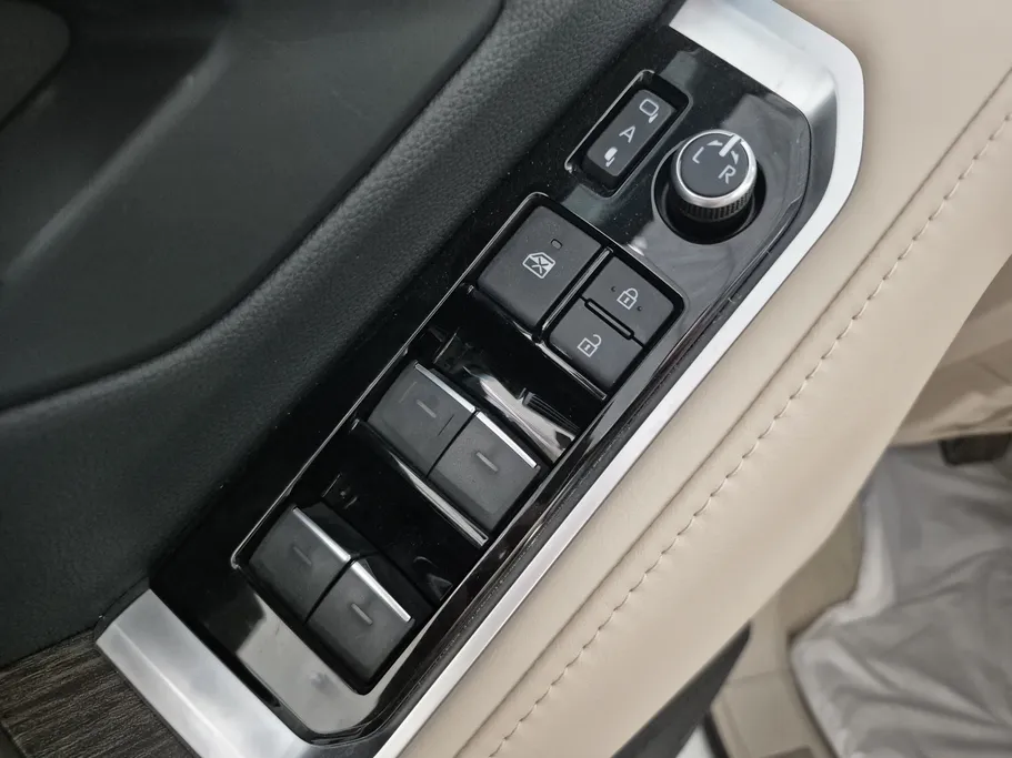 2023 Toyota Land Cruiser VX 