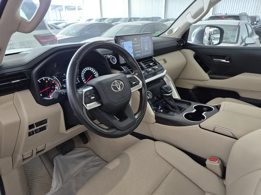 2023 Toyota Land Cruiser VX 