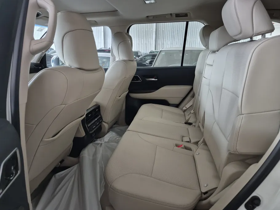 2023 Toyota Land Cruiser VX 