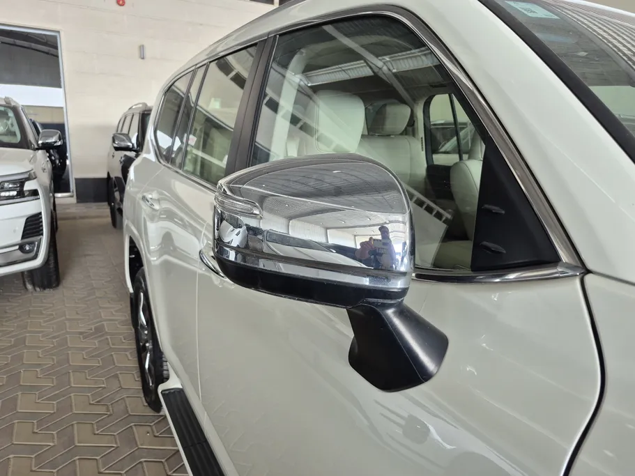 2023 Toyota Land Cruiser VX 