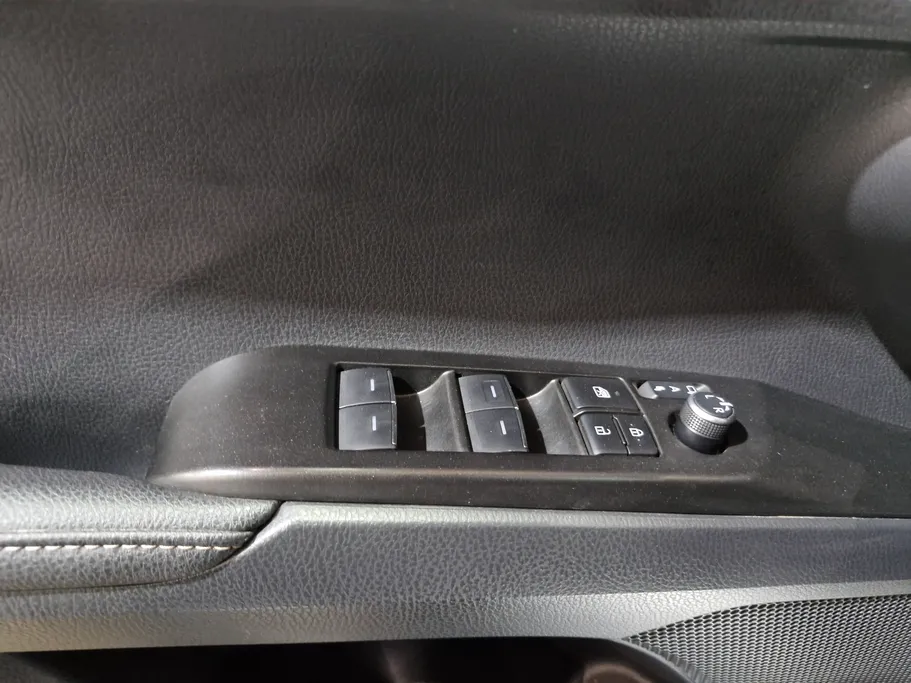 تويوتا كامري LE HEV 2025 