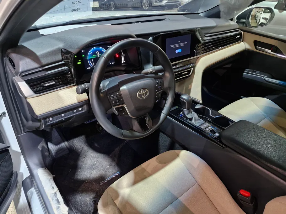 تويوتا كامري LE HEV 2025 