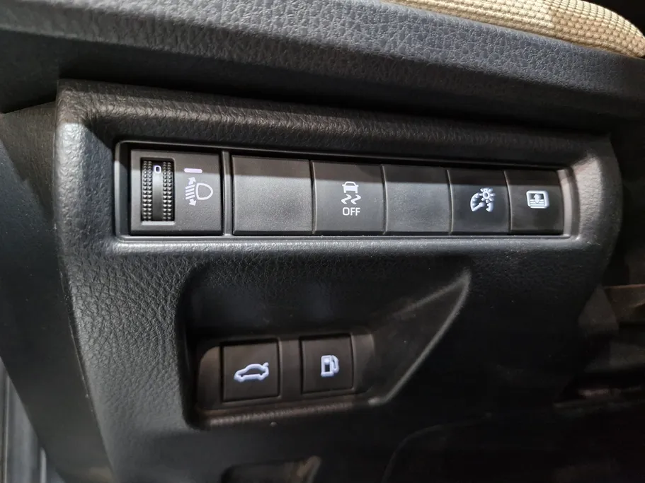 تويوتا كامري LE HEV 2025 