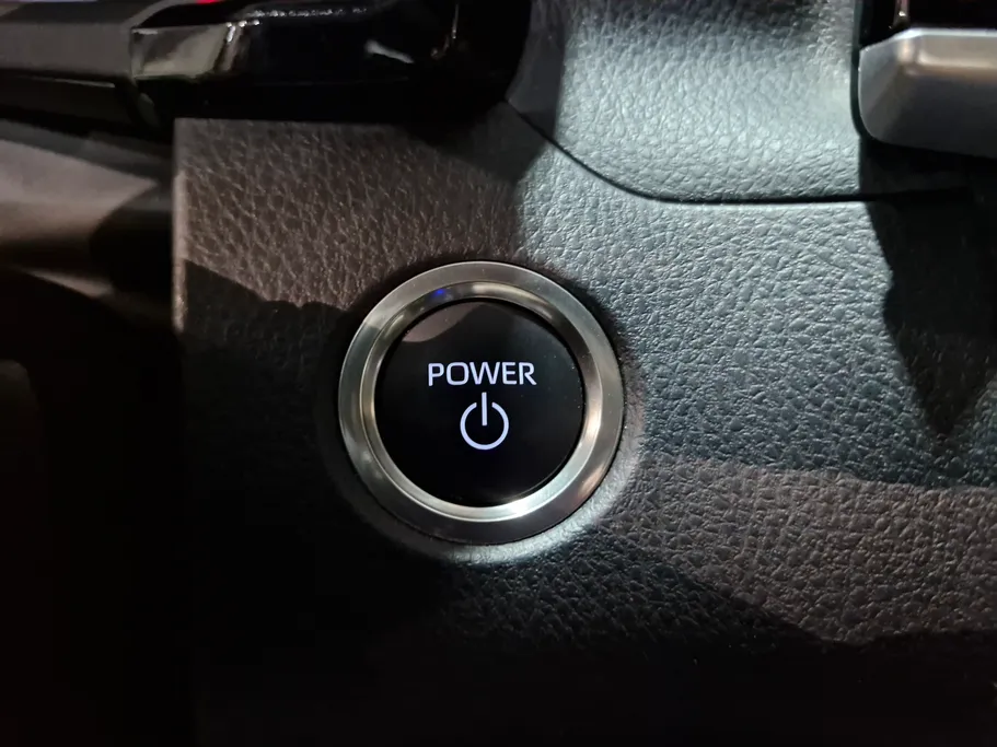 تويوتا كامري LE HEV 2025 