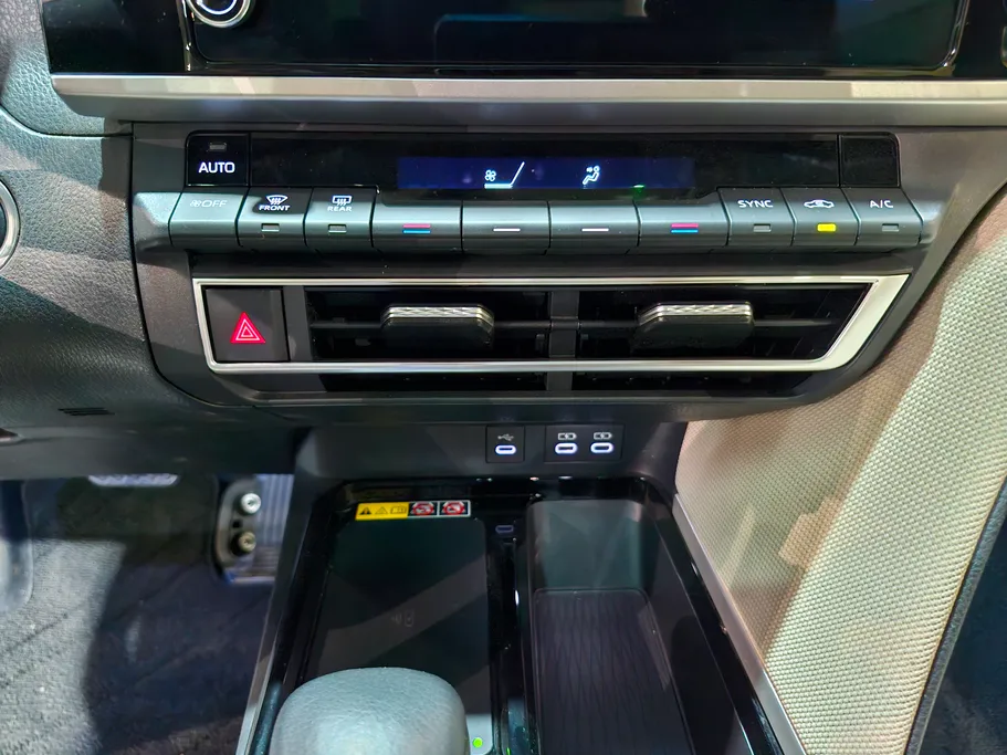 تويوتا كامري LE HEV 2025 