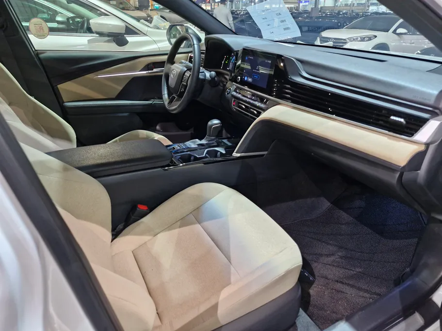 تويوتا كامري LE HEV 2025 