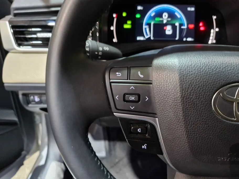 تويوتا كامري LE HEV 2025 