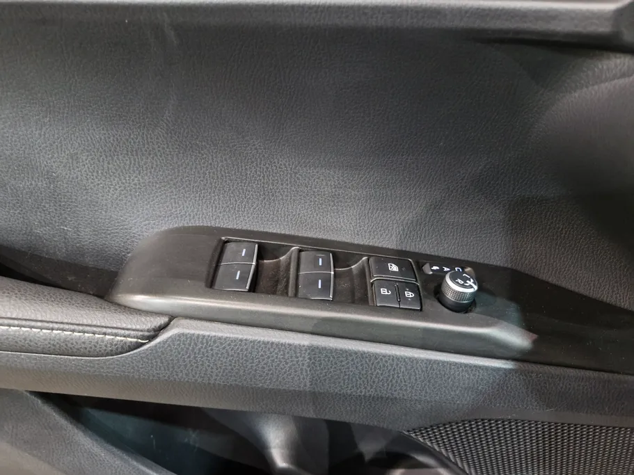 تويوتا كامري LE 2025 