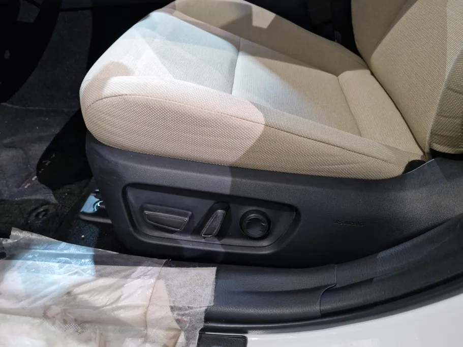 تويوتا كامري LE 2025 