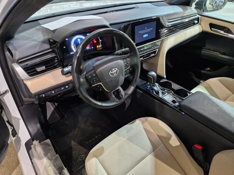 تويوتا كامري LE 2025 