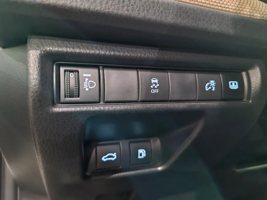 تويوتا كامري LE 2025 