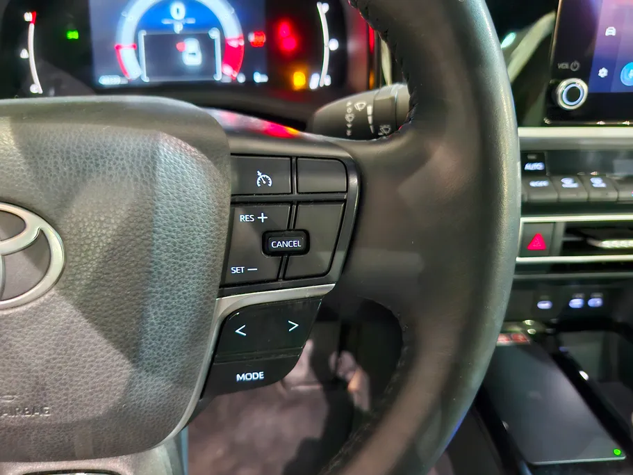 تويوتا كامري LE 2025 