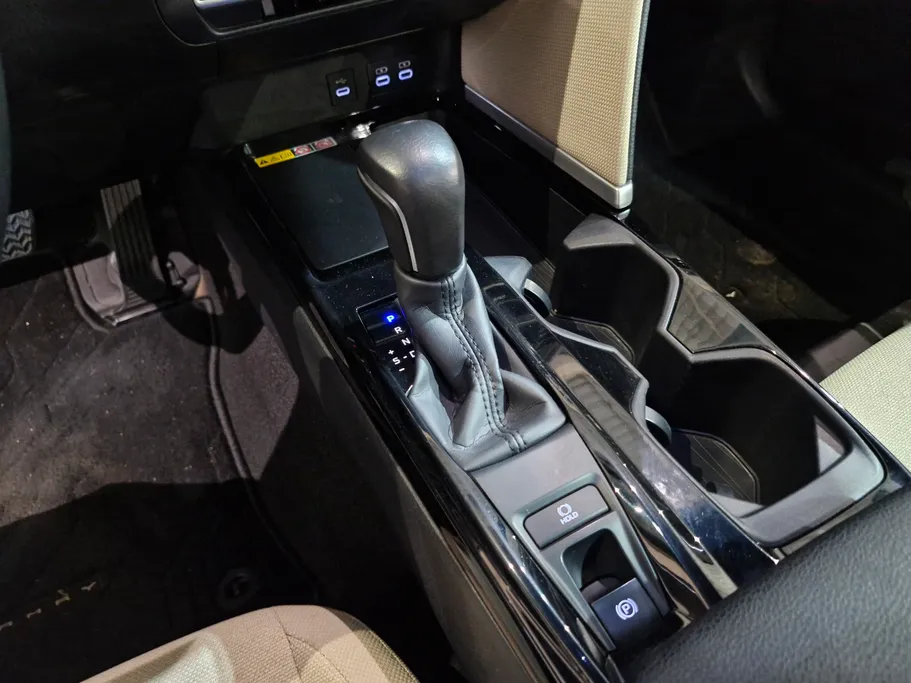 تويوتا كامري LE 2025 