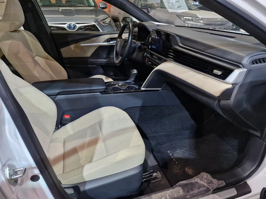 تويوتا كامري LE 2025 