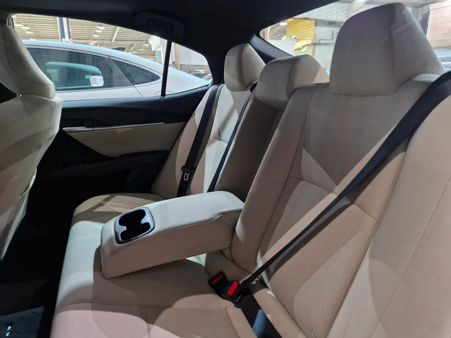 تويوتا كامري LE 2025 