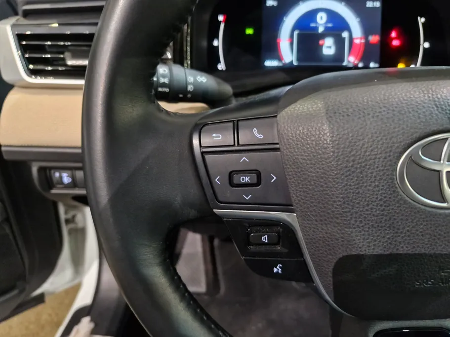 تويوتا كامري LE 2025 