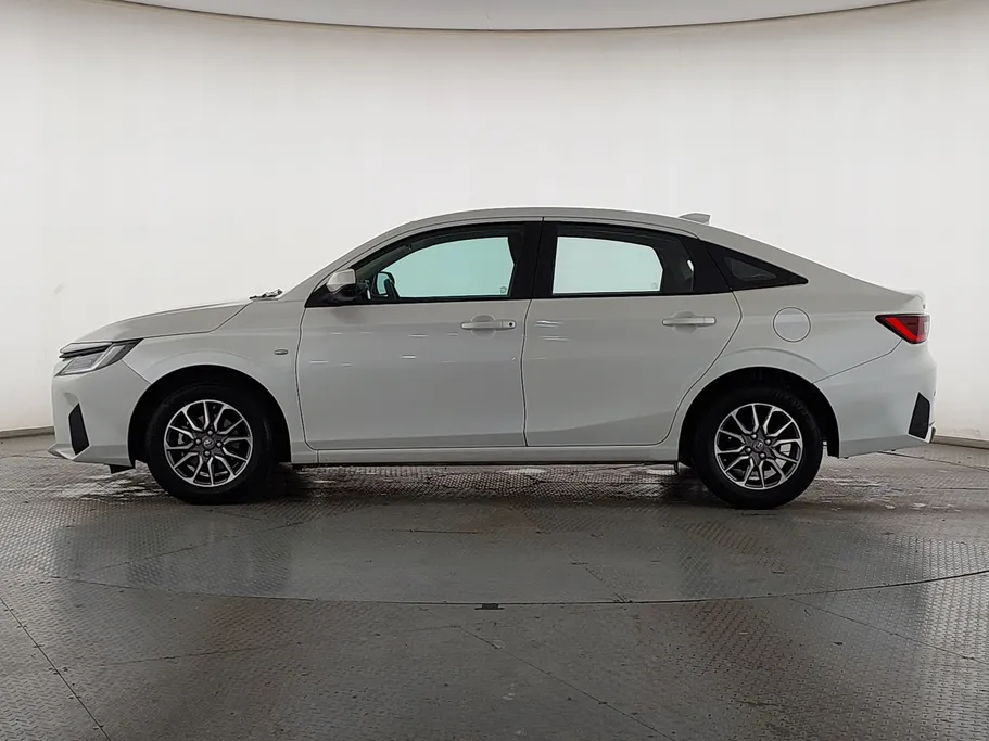 2023 Toyota Yaris  Y 