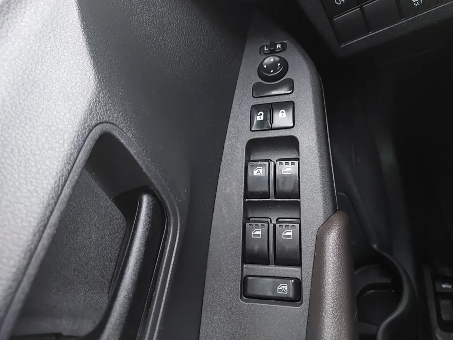 2023 Toyota Yaris  Y 