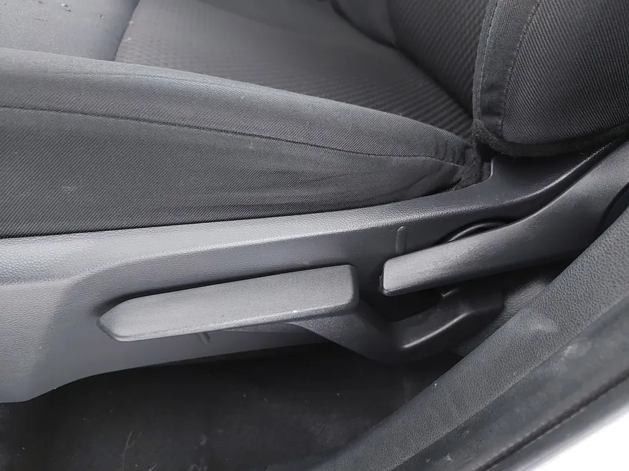 2023 Toyota Yaris  Y 