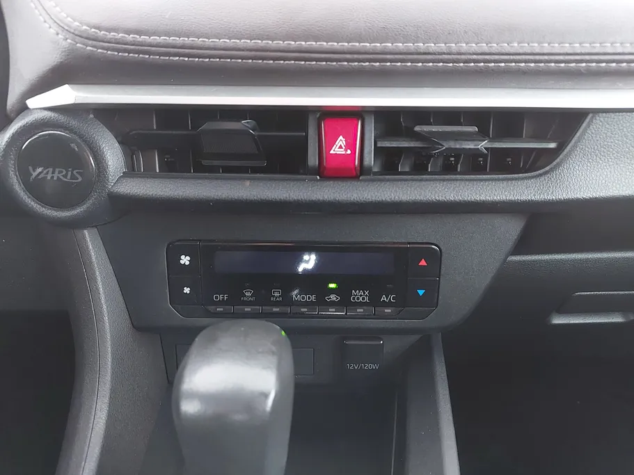 2023 Toyota Yaris  Y 