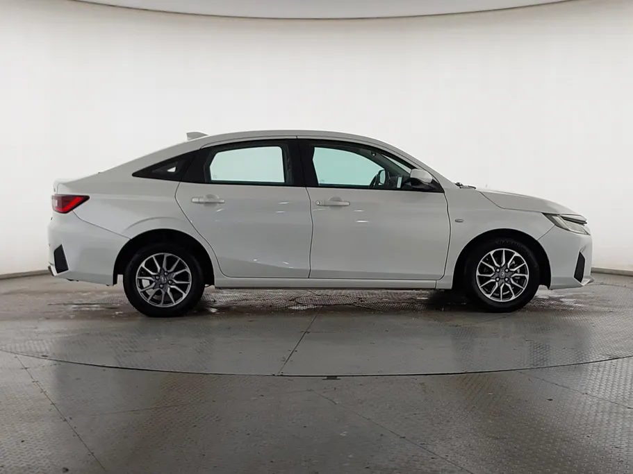 2023 Toyota Yaris  Y 