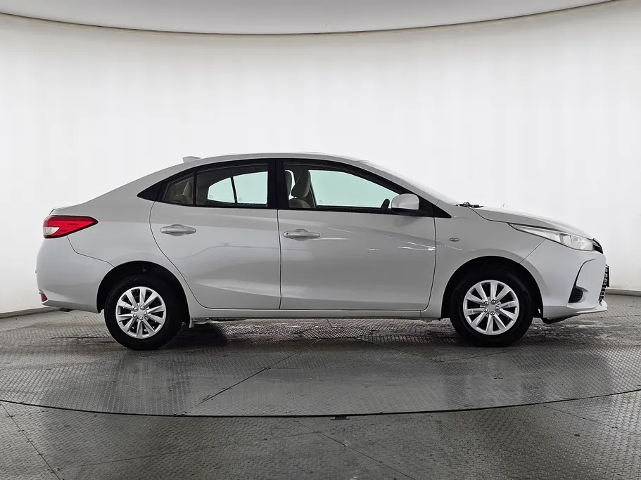 تويوتا يارس Y 2021 