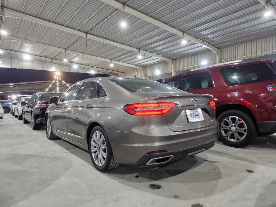2021 Ford Taurus Ambiente 