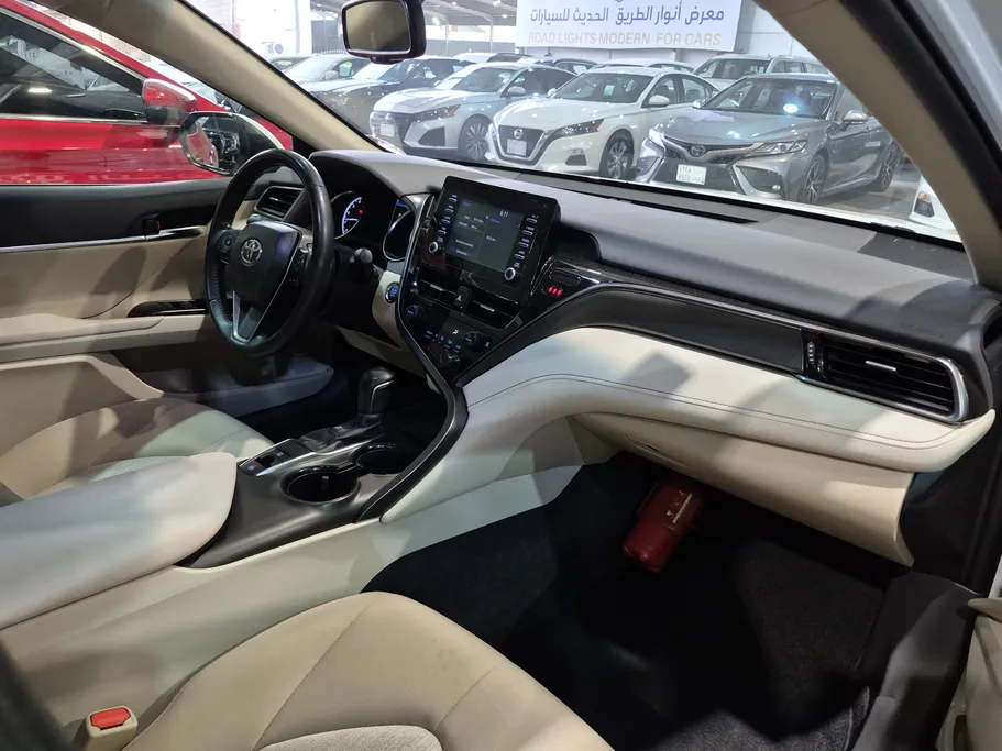 2023 Toyota Camry  SE 