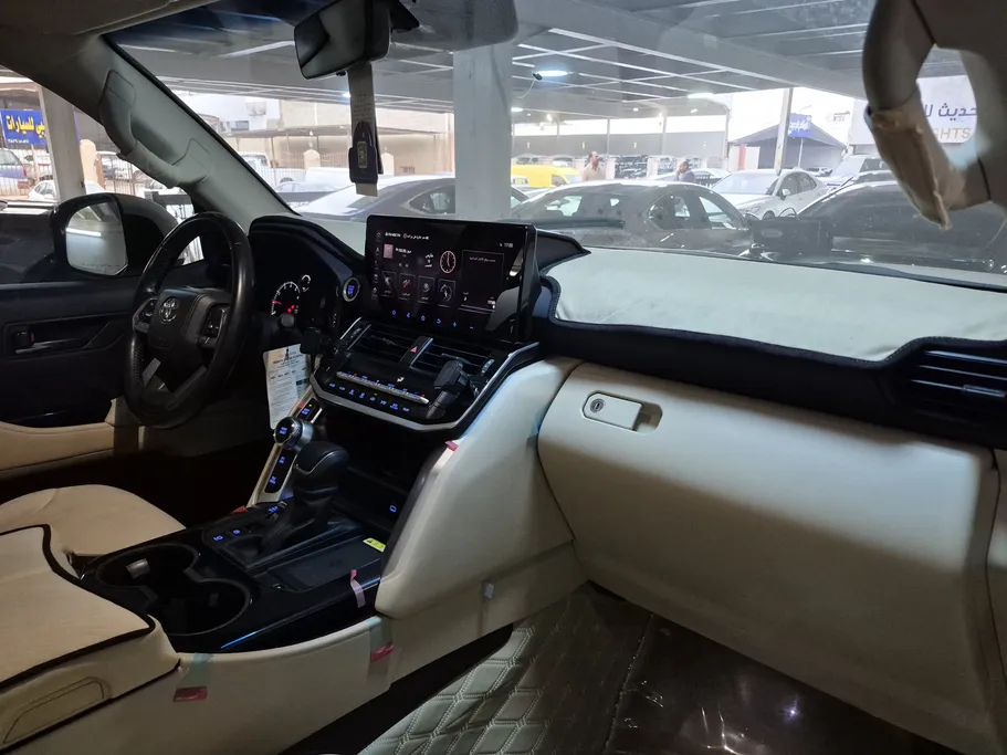 تويوتا لاندكروزر GXR3 2024 