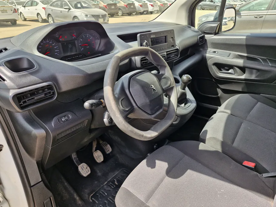 بيجو بارتنر Short van 2022 