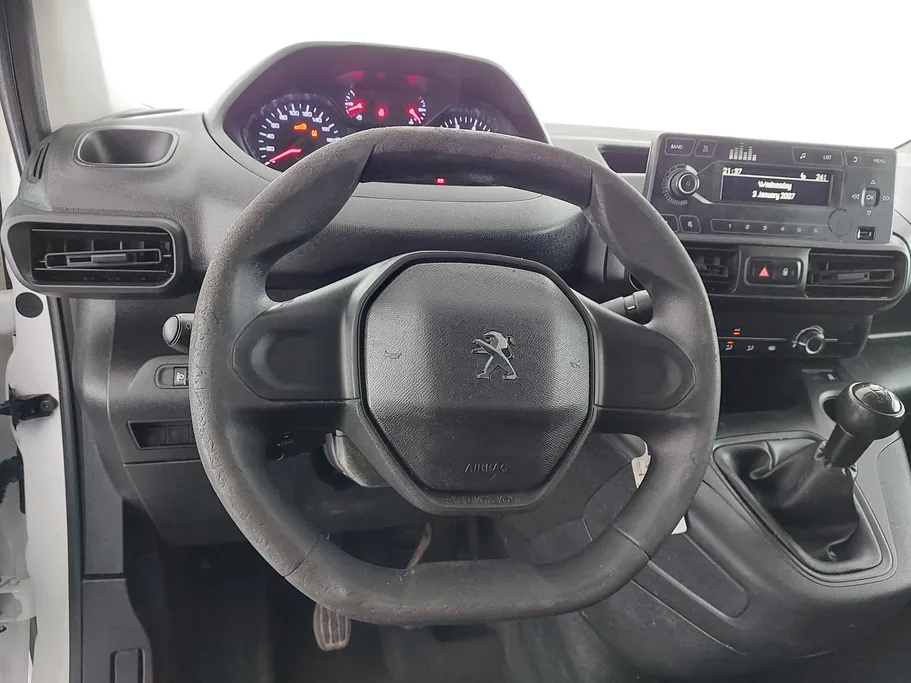 2022 Peugeot Partner Short van 