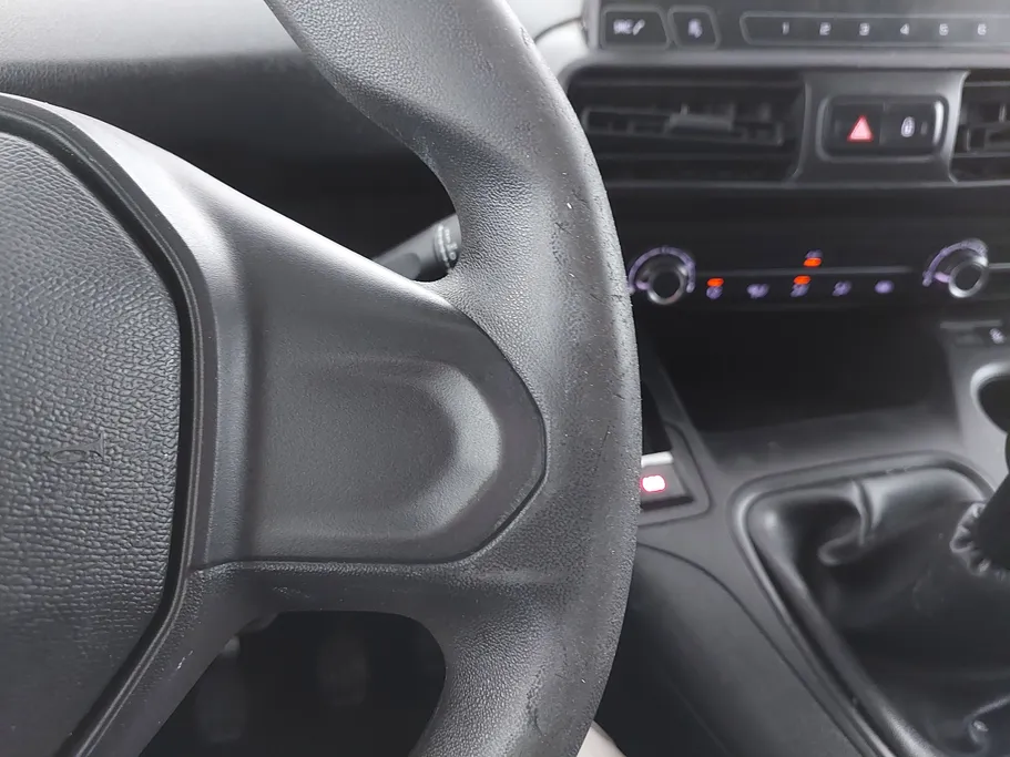 2022 Peugeot Partner Short van 