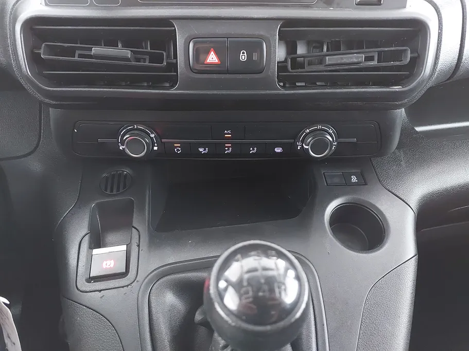 2022 Peugeot Partner Short van 