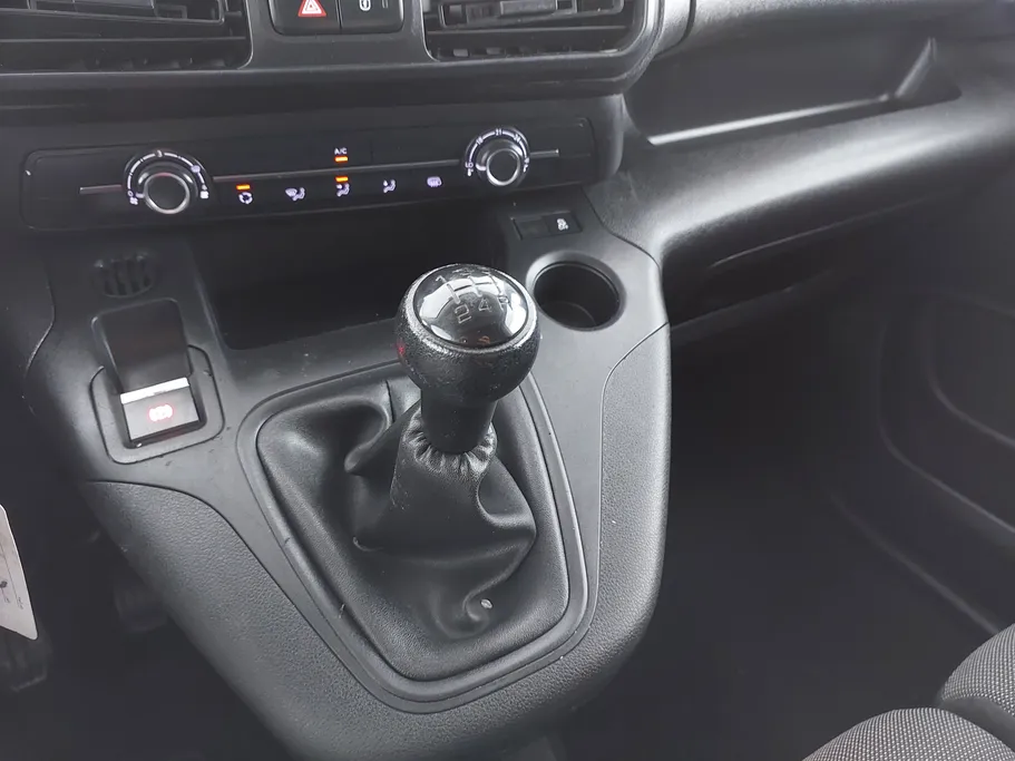 2022 Peugeot Partner Short van 